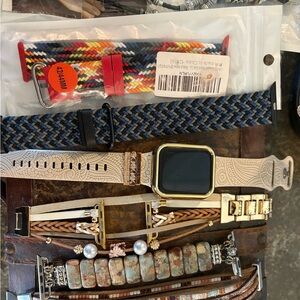 Gold-Tone Apple Smartwatch series 6 44 mm 10 bands and 5 covers no scratches